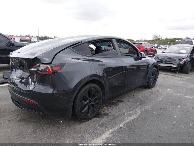 Tesla Model Y 2024 7SAYGDED5RF159714 Image 4