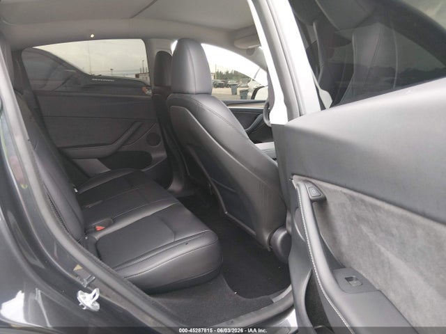Tesla Model Y 2024 7SAYGDED5RF159714 Image 8