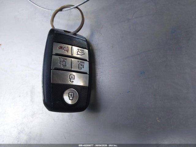 KIA SEDONA LX 2017 KNDMB5C14H6340094 Image 11