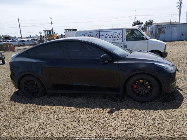 2022 Tesla Model Y Performance Dual Motor All-wheel Drive მანქანა იყიდება აუქციონზე, vin: 7SAYGDEF4NF397369, აუქციონის ნომერი: 45288079