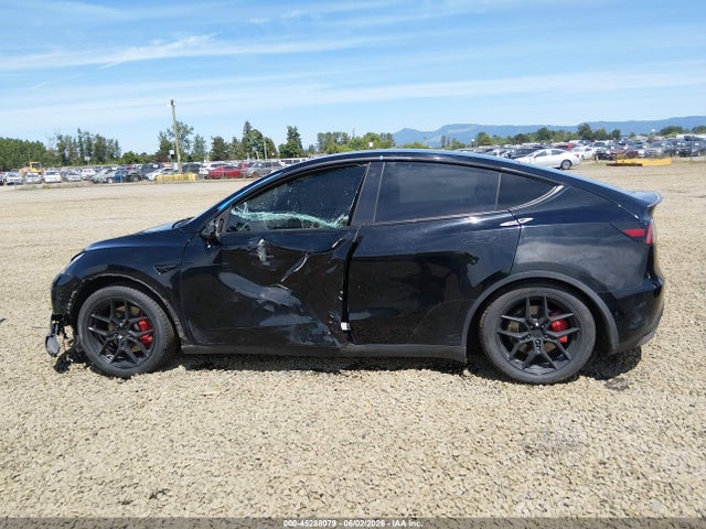 2022 Tesla Model Y Performance Dual Motor All-wheel Drive მანქანა იყიდება აუქციონზე, vin: 7SAYGDEF4NF397369, აუქციონის ნომერი: 45288079