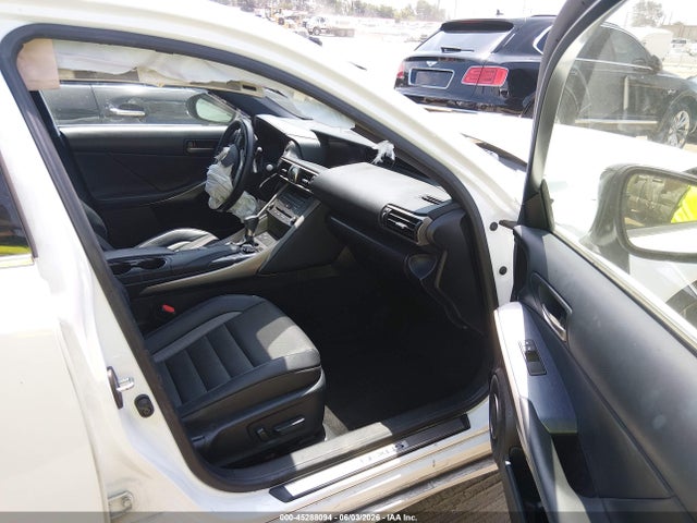 Lexus IS 300 2020 JTHGA1D23L5102427 Image 5