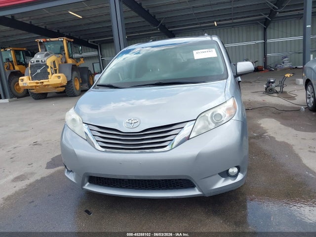 Продажа на аукционе авто 2017 Toyota Sienna Xle Premium 8 Passenger, vin: 5TDYZ3DCXHS854792, номер лота: 45288102