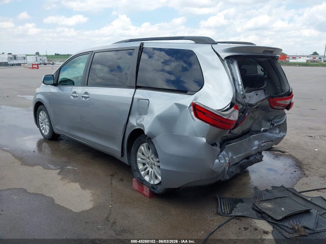 45288102 :رقم المزاد ، 5TDYZ3DCXHS854792 vin ، 2017 Toyota Sienna Xle Premium 8 Passenger مزاد بيع