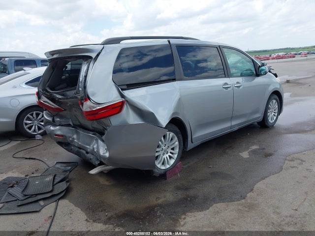 45288102 :رقم المزاد ، 5TDYZ3DCXHS854792 vin ، 2017 Toyota Sienna Xle Premium 8 Passenger مزاد بيع