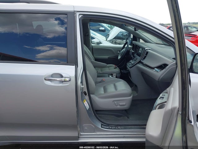 Продажа на аукционе авто 2017 Toyota Sienna Xle Premium 8 Passenger, vin: 5TDYZ3DCXHS854792, номер лота: 45288102