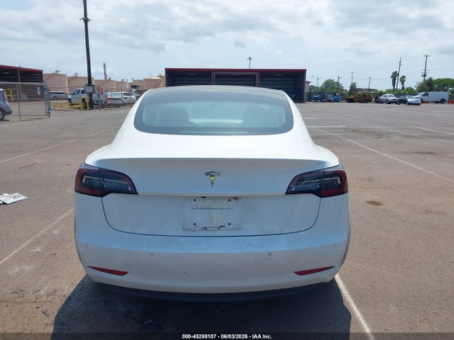 45288107 :رقم المزاد ، 5YJ3E1EA6JF126470 vin ، 2018 Tesla Model 3 Long Range/mid Range مزاد بيع