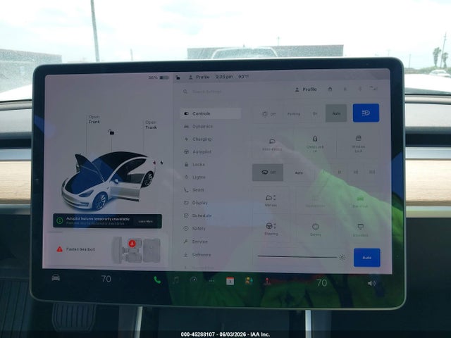 45288107 :رقم المزاد ، 5YJ3E1EA6JF126470 vin ، 2018 Tesla Model 3 Long Range/mid Range مزاد بيع