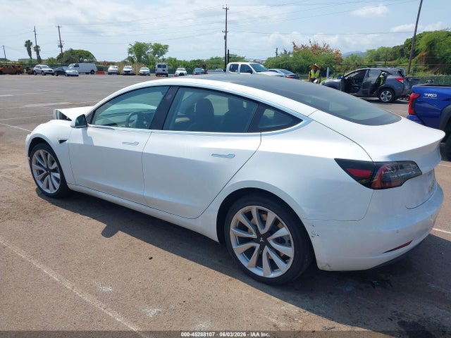 45288107 :رقم المزاد ، 5YJ3E1EA6JF126470 vin ، 2018 Tesla Model 3 Long Range/mid Range مزاد بيع