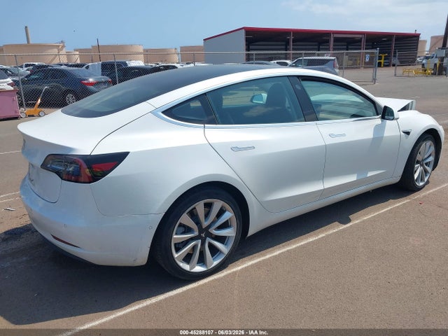 45288107 :رقم المزاد ، 5YJ3E1EA6JF126470 vin ، 2018 Tesla Model 3 Long Range/mid Range مزاد بيع