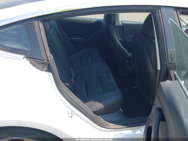 45288107 :رقم المزاد ، 5YJ3E1EA6JF126470 vin ، 2018 Tesla Model 3 Long Range/mid Range مزاد بيع