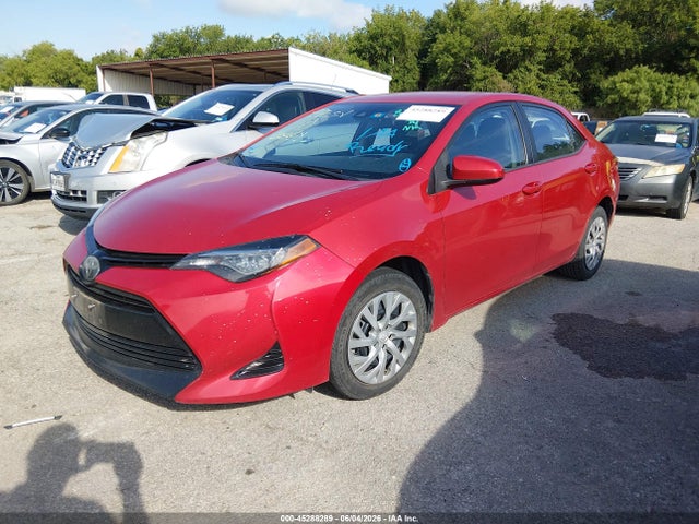 Toyota COROLLA LE 2018 5YFBURHE9JP835796 Image 2