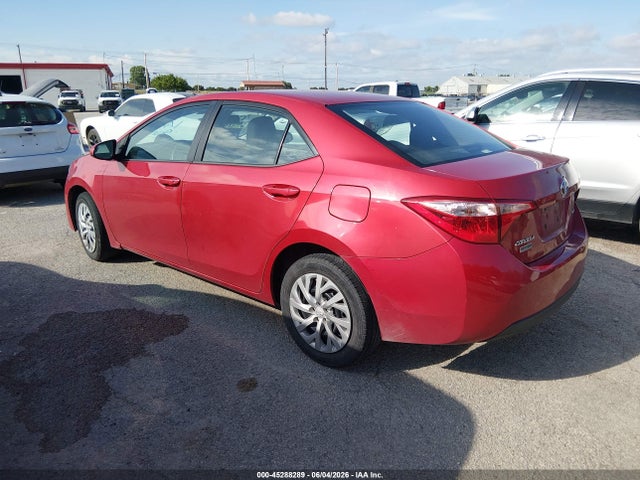 Toyota COROLLA LE 2018 5YFBURHE9JP835796 Image 3