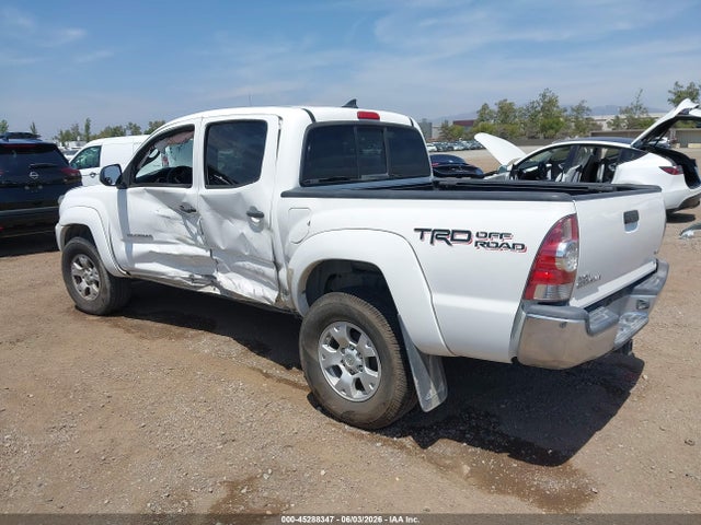 Toyota Tacoma Base V6 2015 3TMLU4EN5FM175637 Image 3