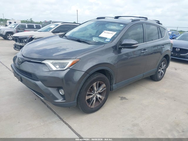 Toyota Rav4 Xle 2017 JTMWFREV8HJ113590 Image 2