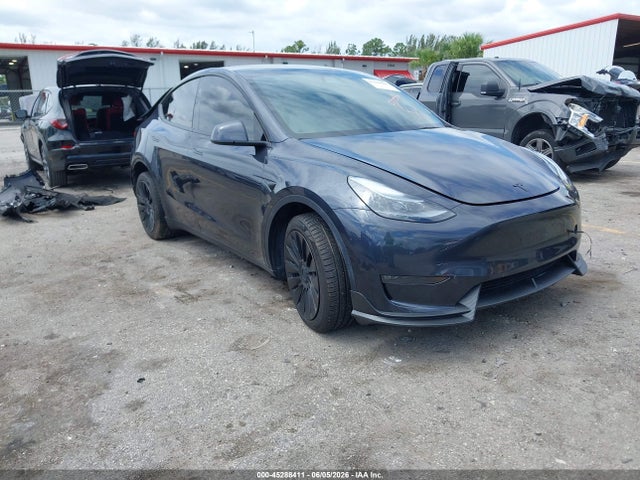 2024 Tesla Model Y Long Range Dual Motor All-wheel Drive მანქანა იყიდება აუქციონზე, vin: 7SAYGDEE6RA313868, აუქციონის ნომერი: 45288411