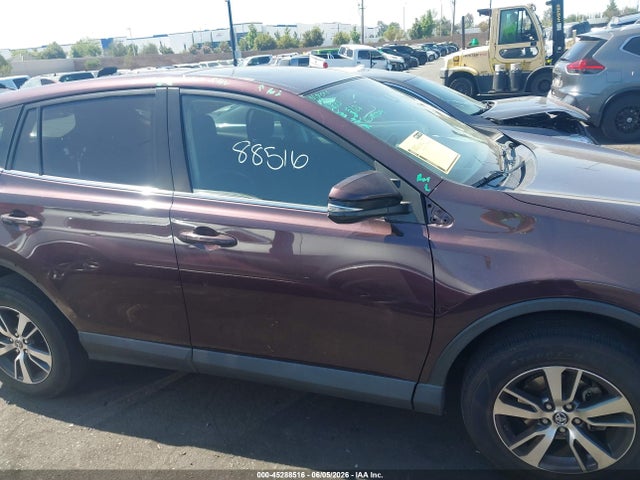 2T3WFREV9JW464127 Toyota Rav4 Xle