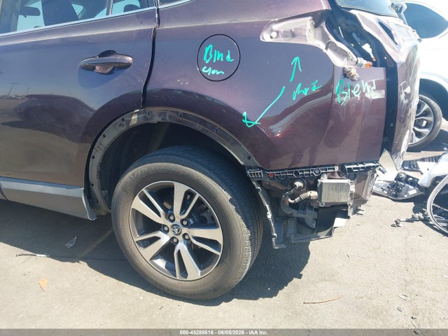 2T3WFREV9JW464127 Toyota Rav4 Xle