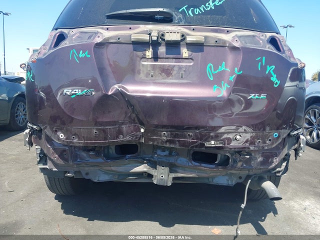 2T3WFREV9JW464127 Toyota Rav4 Xle