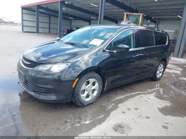 Chrysler Pacifica Lx 2017 2C4RC1CG1HR522005 Image 2
