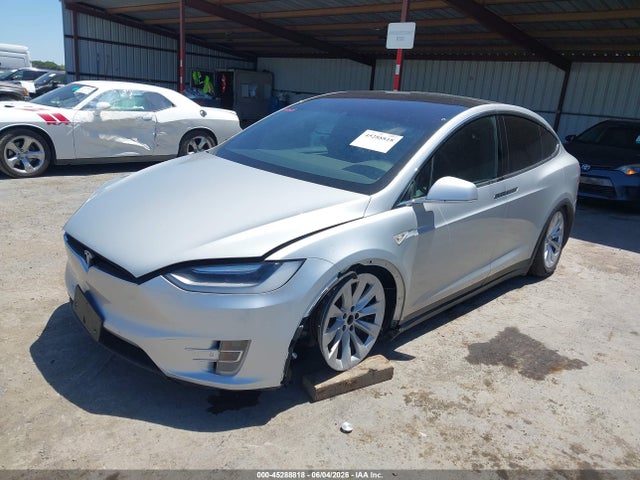 Tesla Model X 60d/70d/75d/90d 2016 5YJXCAE23GF005081 Image 2