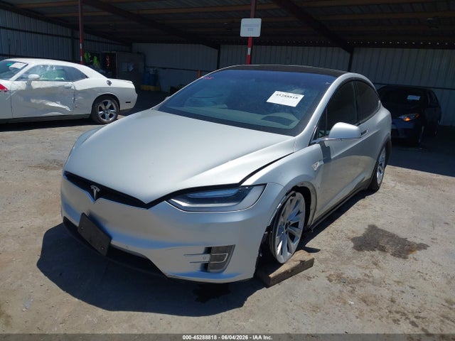 Tesla Model X 60d/70d/75d/90d 2016 5YJXCAE23GF005081 Image 6