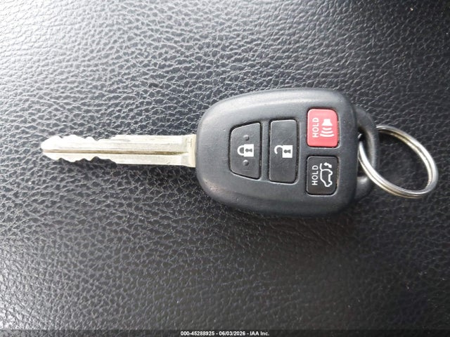 Toyota Rav4 Xle 2017 2T3RFREV9HW603471 Image 11