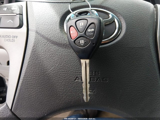 45289121 :رقم المزاد ، 4T1BF3EK7AU047549 vin ، 2010 Toyota Camry Le مزاد بيع