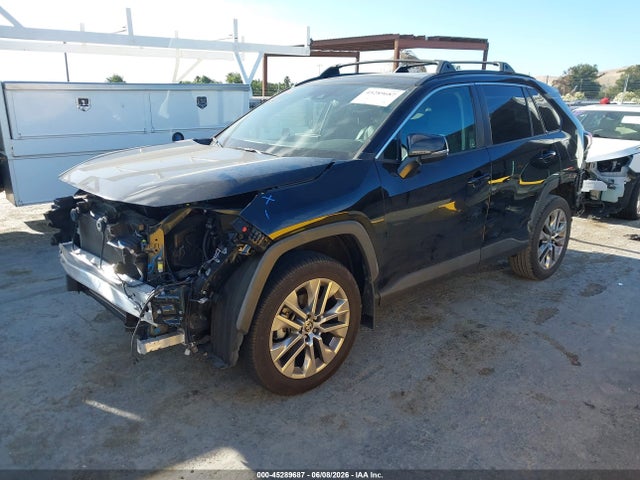 45289687 :رقم المزاد ، 2T3C1RFV8MC139202 vin ، 2021 Toyota Rav4 Xle Premium مزاد بيع