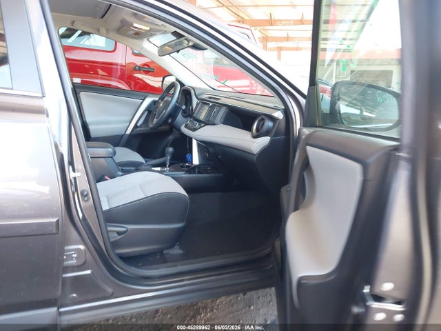 JTMWFREVXJJ167494 Toyota Rav4 Xle