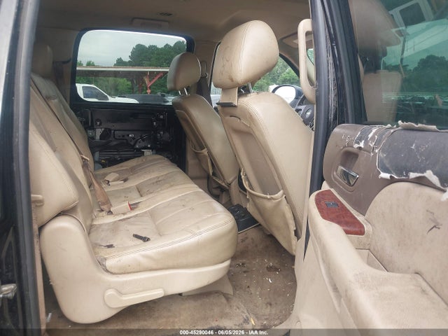 45290046 :رقم المزاد ، 1GNSKJE32BR208642 vin ، 2011 Chevrolet Suburban 1500 Lt1 مزاد بيع