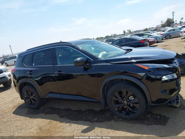 JN8BT3BA8PW009578 Nissan Rogue Sv Fwd