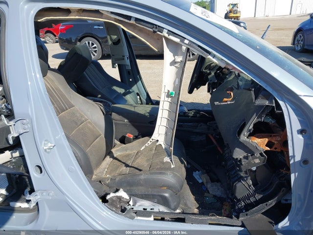 1HGCV3F99NA007795 Honda Accord Hybrid Touring