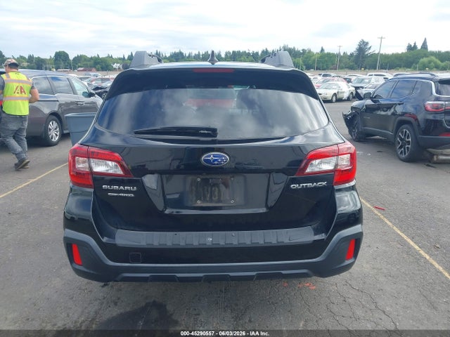 Subaru Outback 2.5i Premium 2018 4S4BSAFC4J3361950 Image 16