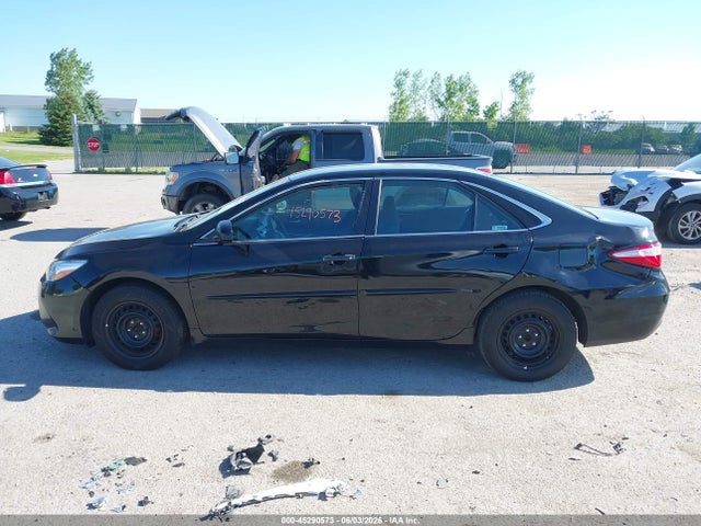 45290573 :رقم المزاد ، 4T1BF1FK1HU281277 vin ، 2017 Toyota Camry Le مزاد بيع