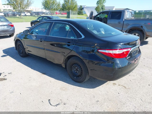 45290573 :رقم المزاد ، 4T1BF1FK1HU281277 vin ، 2017 Toyota Camry Le مزاد بيع