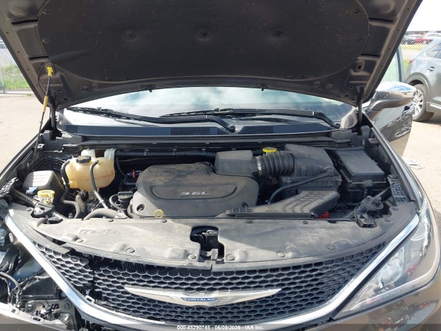 Chrysler Pacifica Limited 2017 2C4RC1GG4HR635621 Image 10