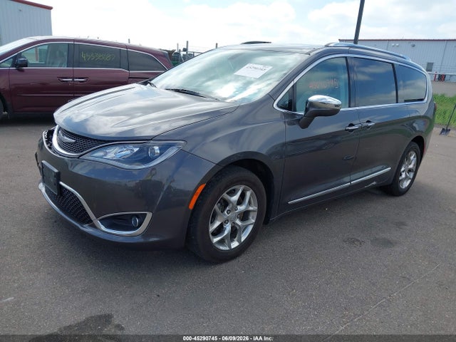 Chrysler Pacifica Limited 2017 2C4RC1GG4HR635621 Image 2