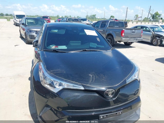 JTNKHMBX0K1042311 Toyota C-HR XLE