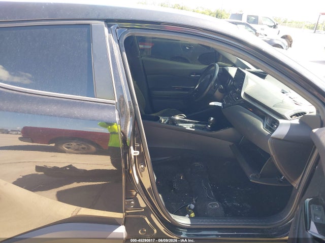 JTNKHMBX0K1042311 Toyota C-HR XLE
