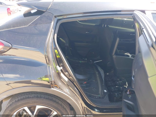 JTNKHMBX0K1042311 Toyota C-HR XLE