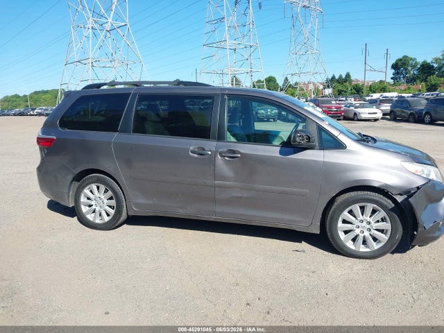 5TDDK3DC2FS116842 Toyota Sienna Xle Premium 7 Passenger