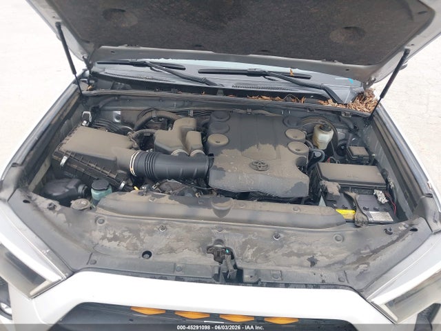 Toyota 4runner 2022 JTEFU5JR3N5274016 Image 10