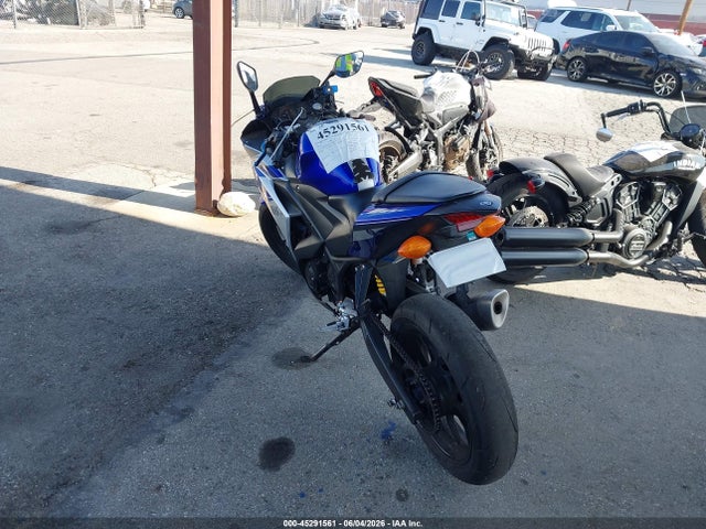 Yamaha YZFR3 2015 MH3RH06Y1FK008779 Image 3