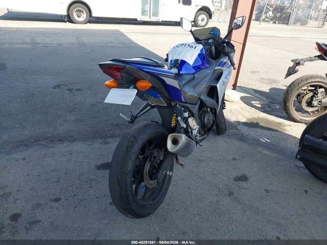 Yamaha YZFR3 2015 MH3RH06Y1FK008779 Image 4