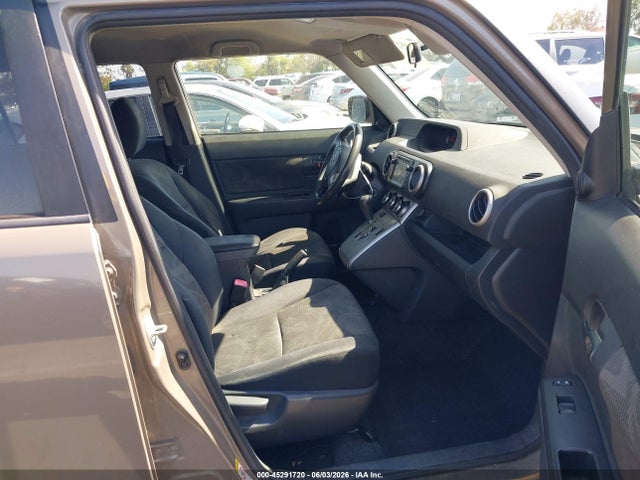 Scion XB 2014 JTLZE4FE9EJ062652 Image 5