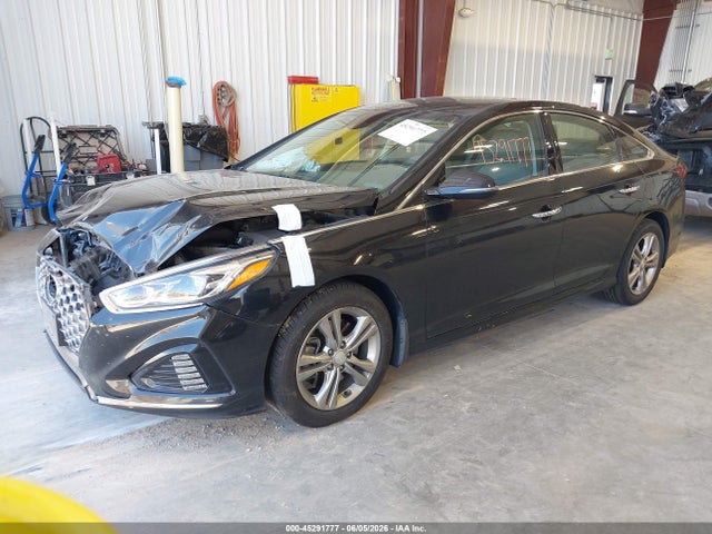 Hyundai Sonata Limited 2019 5NPE34AF2KH807570 Image 2