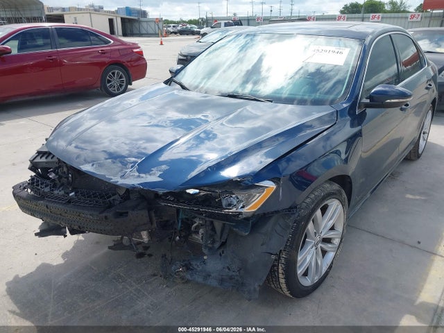 1VWBA7A36JC001156 Volkswagen Passat 2.0t Se