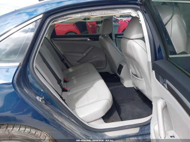 1VWBA7A36JC001156 Volkswagen Passat 2.0t Se