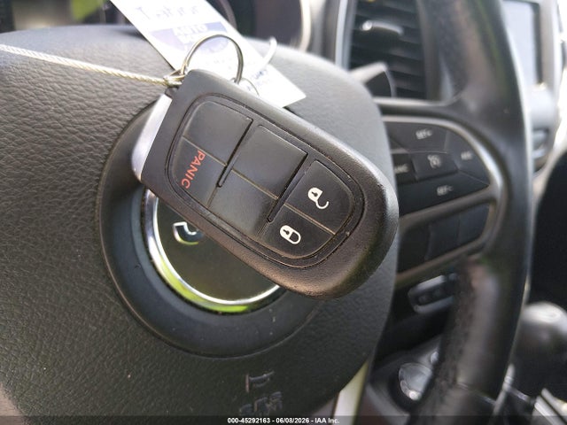 Продажа на аукционе авто 2019 Jeep Cherokee Latitude Plus 4x4, vin: 1C4PJMLX4KD211452, номер лота: 45292163